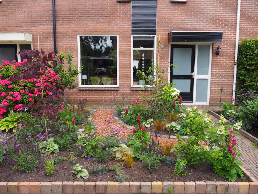Bloemrijke voortuin